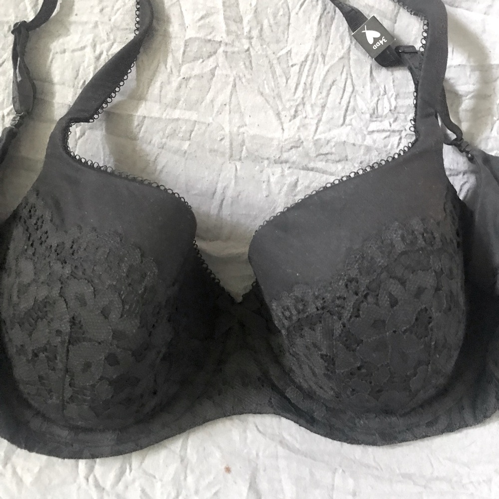 NWT Victoria secret lace bra 34DD